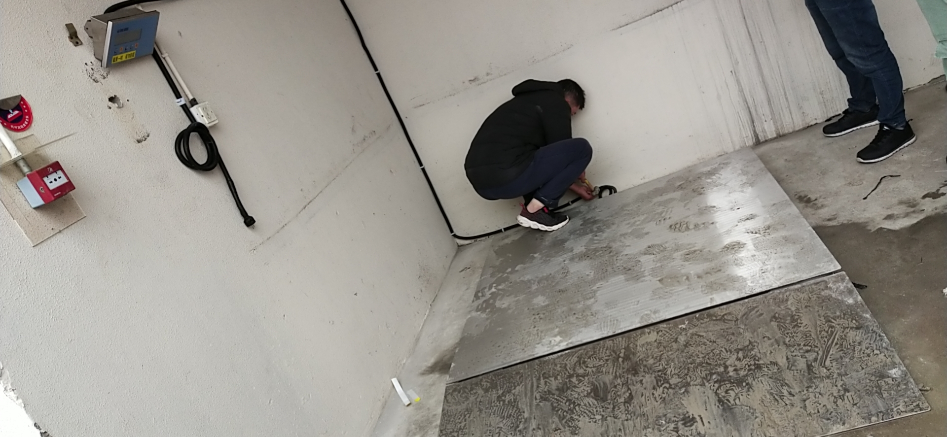 倉庫稱重地磅安裝現場案例-蘇州金鉆